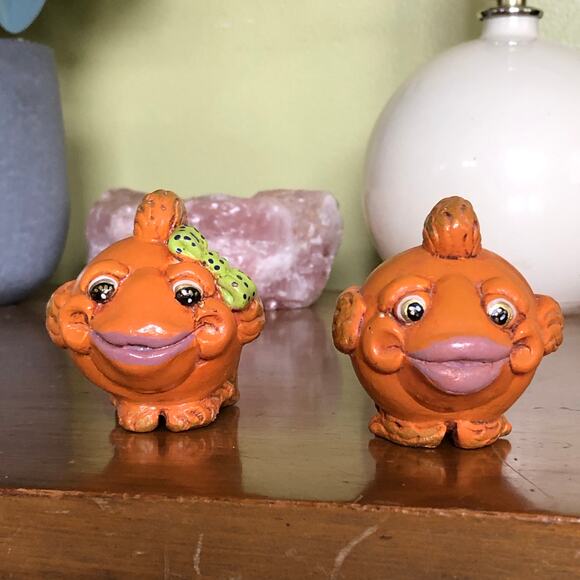 VTG Vicki Thomas Gourd Fish Set 2 Signed 1999 Figurine Quirky Whimsical Folk Art - Picture 3 of 14